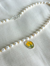 Load image into Gallery viewer, Buttercup freshwater pearl beaded necklace