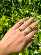 Load image into Gallery viewer, Forget-me-not circle bezel cup ring