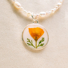 Load image into Gallery viewer, Circle poppy charm