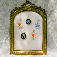 Load image into Gallery viewer, Circle violet charm