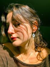 Load image into Gallery viewer, Forget-me-not oval pearl huggie hoop