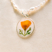 Load image into Gallery viewer, Circle poppy charm