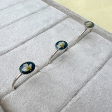 Load image into Gallery viewer, Chokecherry oval bezel cup ring