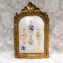 Load image into Gallery viewer, Medium daisy & violet charms