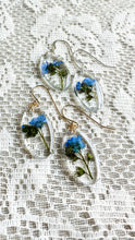 Load image into Gallery viewer, Forget-me-not oval earring
