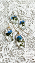 Load image into Gallery viewer, Forget-me-not oval earring