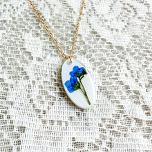 Load image into Gallery viewer, Forget-me-not oval necklace