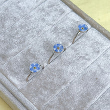 Load image into Gallery viewer, Forget-me-not circle bezel cup ring