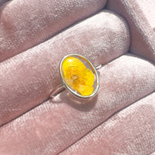 Load image into Gallery viewer, Size 9 - Buttercup Window sterling silver ring
