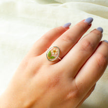 Load image into Gallery viewer, Bridal Wreath Window ring (size 8)
