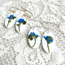 Load image into Gallery viewer, Forget-me-not oval earring