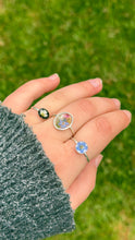 Load image into Gallery viewer, Forget-me-not circle bezel cup ring
