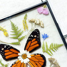 Load image into Gallery viewer, Monarch Butterfly Square Wall Hanging