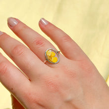 Load image into Gallery viewer, Size 8 - Buttercup Window faceted sterling silver ring