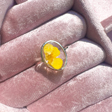 Load image into Gallery viewer, Size 8 - Buttercup Window faceted sterling silver ring