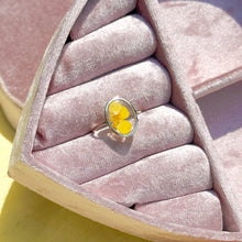 Load image into Gallery viewer, Size 8 - Buttercup Window faceted sterling silver ring