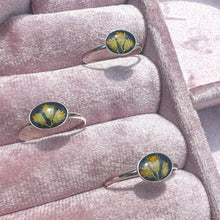 Load image into Gallery viewer, Goldenrod oval bezel cup ring