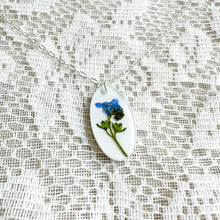Load image into Gallery viewer, Forget-me-not oval necklace