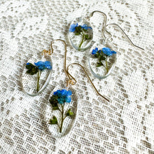 Load image into Gallery viewer, Forget-me-not oval earring
