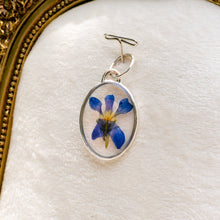Load image into Gallery viewer, Medium daisy & violet charms