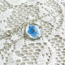 Load image into Gallery viewer, Forget-me-not chain bracelet
