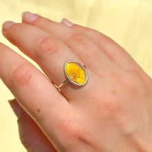 Load image into Gallery viewer, Size 9 - Buttercup Window sterling silver ring