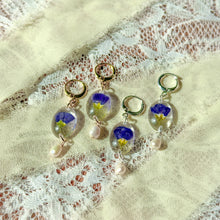 Load image into Gallery viewer, Blue flax pearl huggie hoop