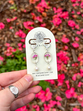 Load image into Gallery viewer, Pink heather oval pearl huggie hoop