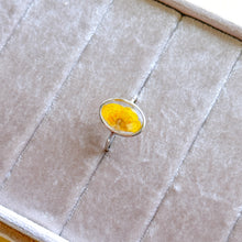 Load image into Gallery viewer, Size 9 - Buttercup Window sterling silver ring