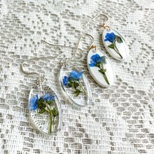 Load image into Gallery viewer, Forget-me-not oval earring