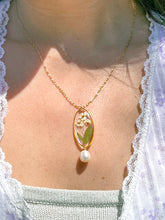 Load image into Gallery viewer, Bridal wreath oval pearl drop necklace