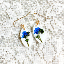 Load image into Gallery viewer, Forget-me-not oval earring