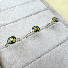 Load image into Gallery viewer, Goldenrod oval bezel cup ring