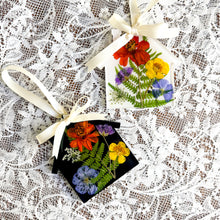 Load image into Gallery viewer, Wildflower garden home ornament