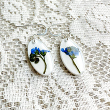 Load image into Gallery viewer, Forget-me-not oval earring