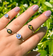 Load image into Gallery viewer, Goldenrod oval bezel cup ring