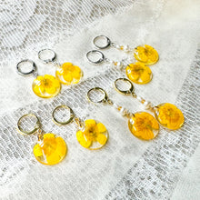 Load image into Gallery viewer, Buttercup pearl huggie hoops