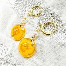 Load image into Gallery viewer, Buttercup pearl huggie hoops