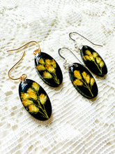 Load image into Gallery viewer, Goldenrod oval earring