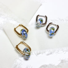 Load image into Gallery viewer, Forget-me-not rectangle bead hoops