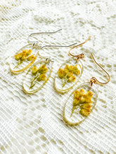 Load image into Gallery viewer, Goldenrod oval earring