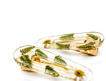 Load image into Gallery viewer, Chamomile teardrop hair clip