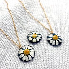 Load image into Gallery viewer, Black Daisy Necklace