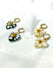 Load image into Gallery viewer, Daisy heart huggie hoops