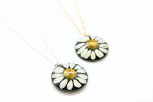 Load image into Gallery viewer, Black Daisy Necklace