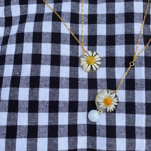 Load image into Gallery viewer, Daisy Necklace