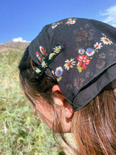 Load image into Gallery viewer, Queen Anne’s Lace cameo hair clip