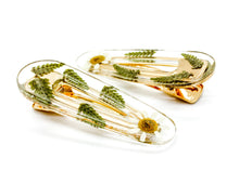 Load image into Gallery viewer, Chamomile teardrop hair clip