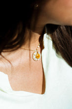 Load image into Gallery viewer, Daisy Necklace