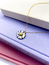 Load image into Gallery viewer, Black Daisy Necklace